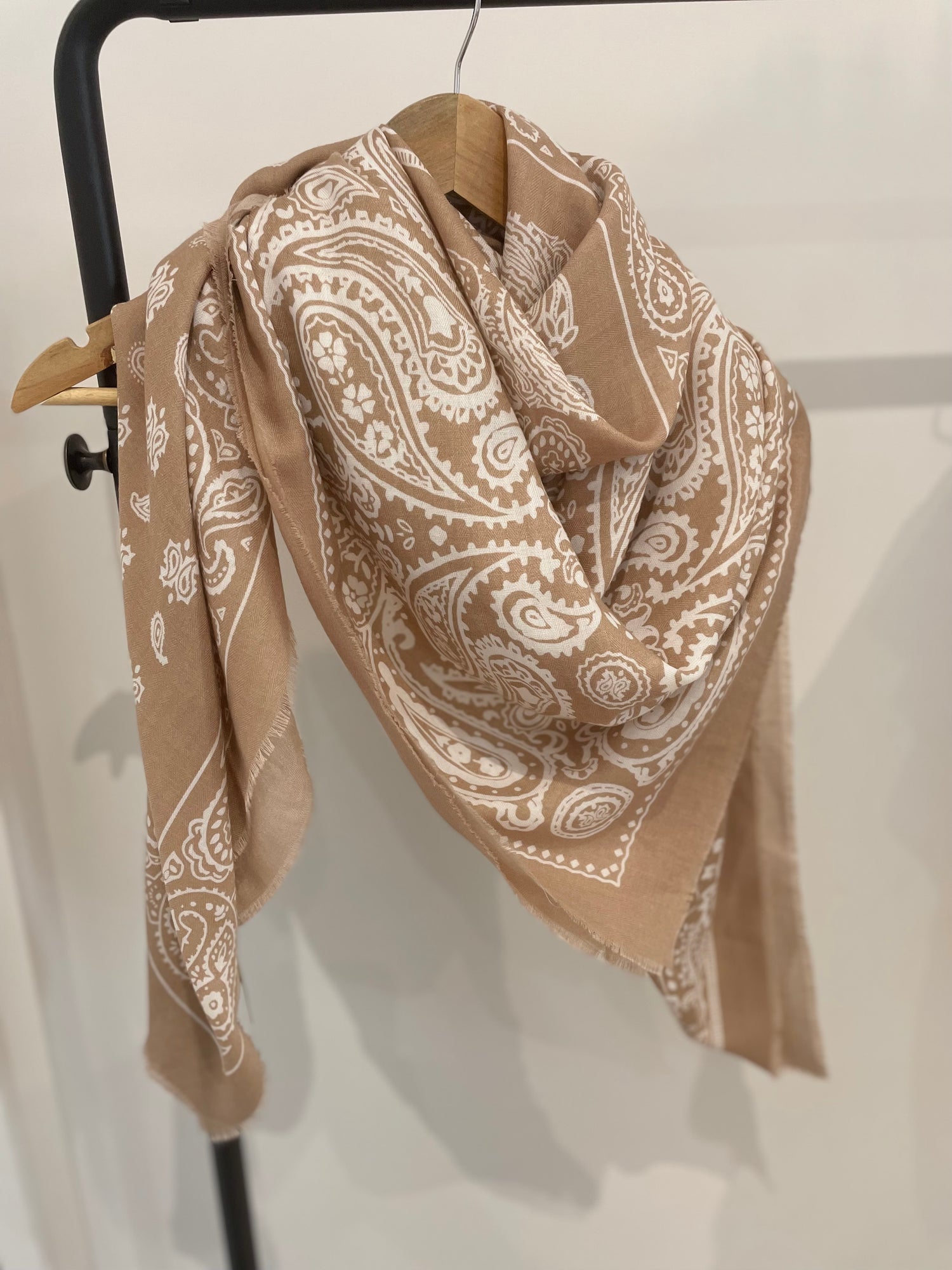 Echarpe beige foncé