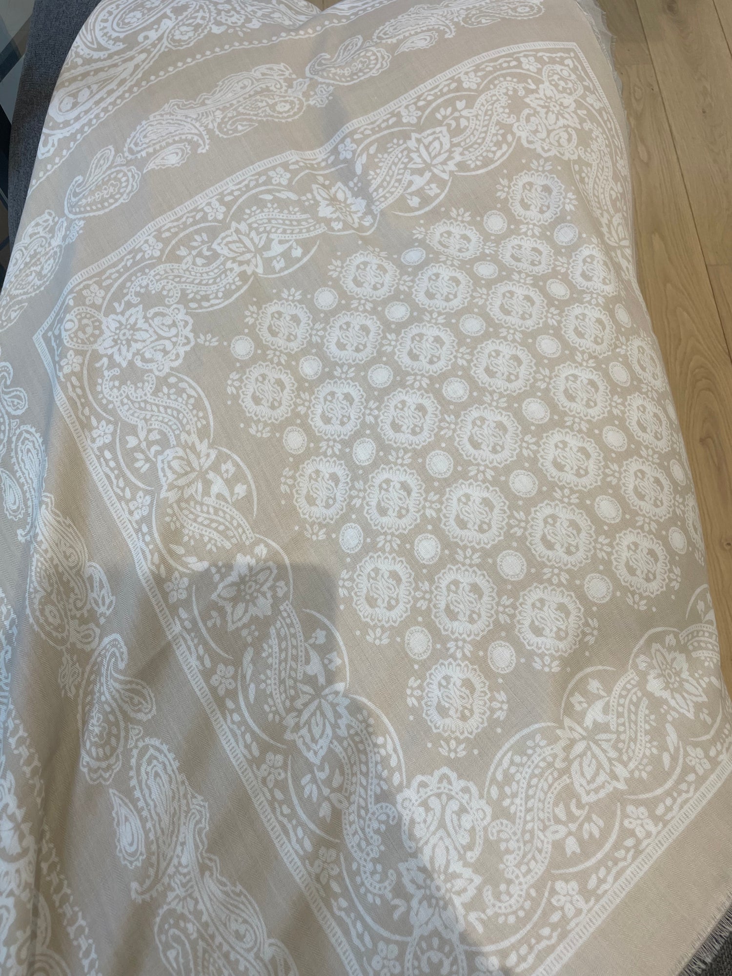 Echarpe beige claire