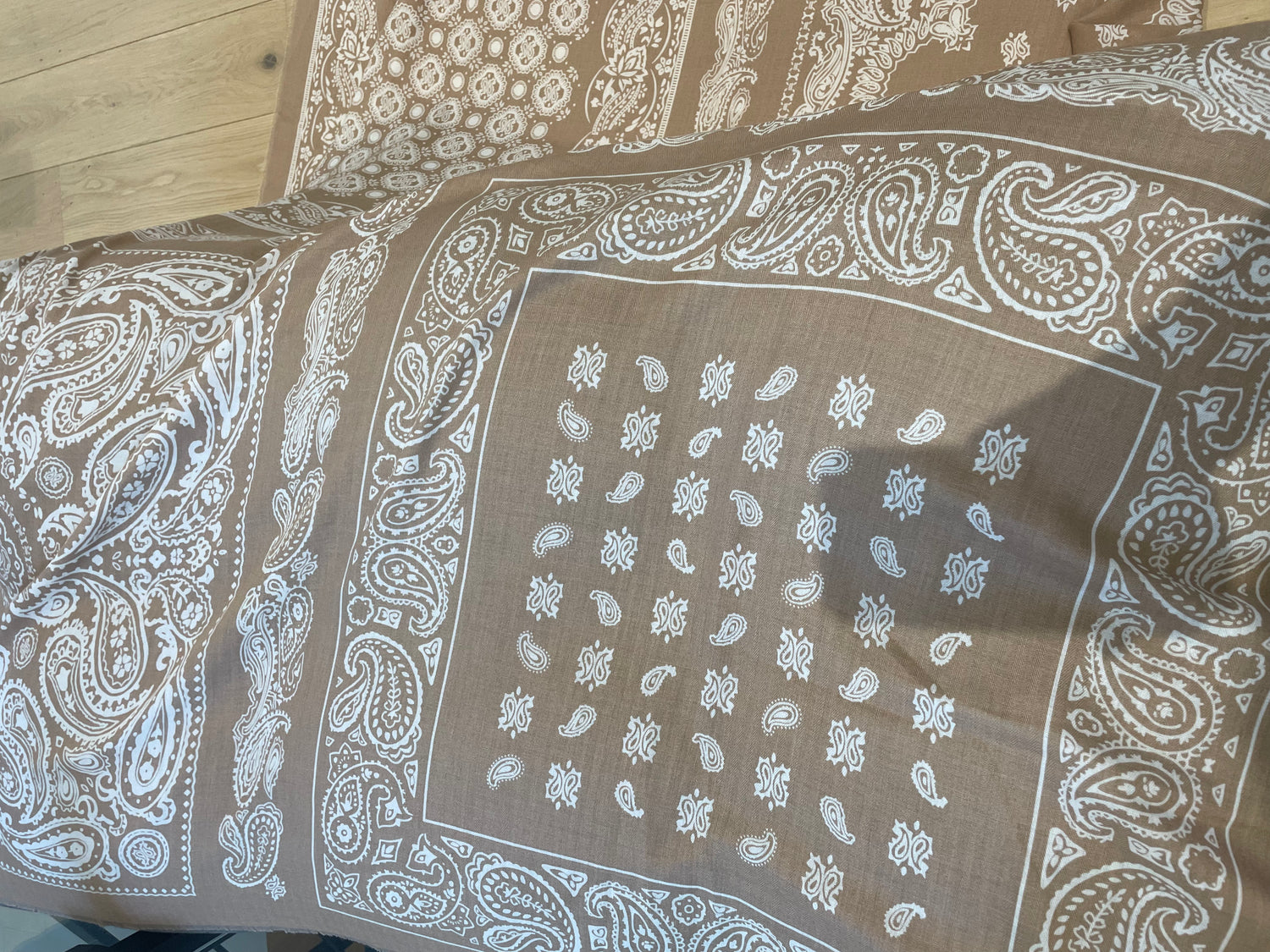 Echarpe beige foncé